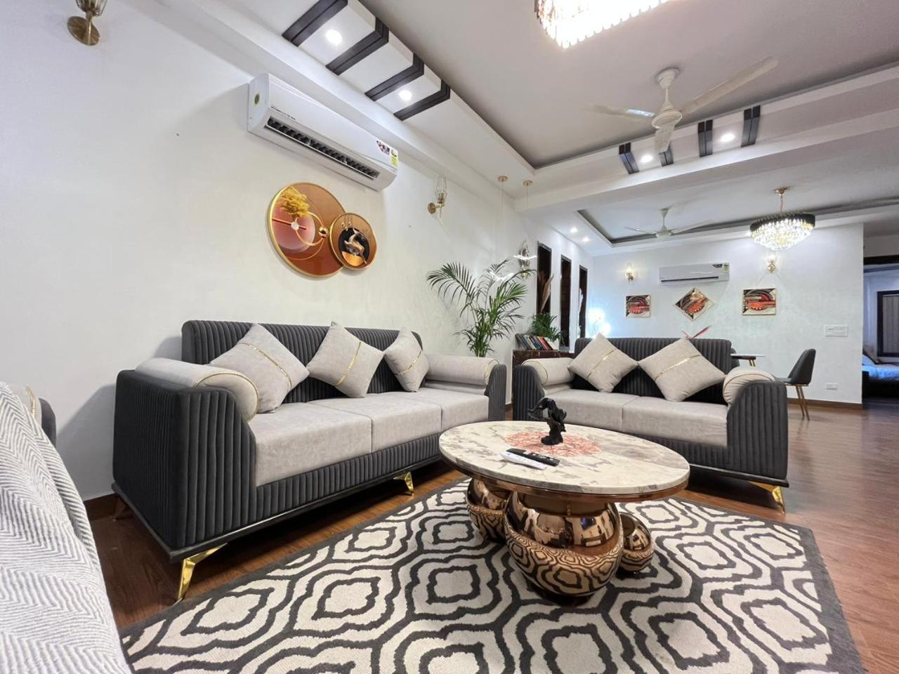 Bedchambers Serviced Apartments, South Extension * New Delhi
